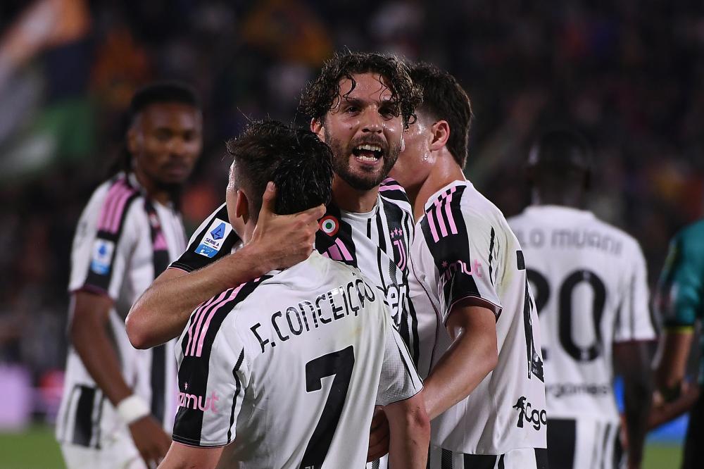 心情不错！知名说唱歌手Jay-Z现身湖人主场观看NBA杯