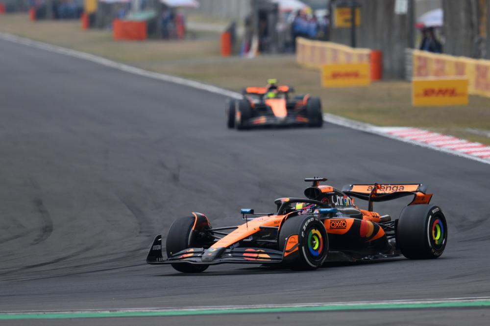 库尼亚赛后向老东家狼队球迷鼓掌致谢